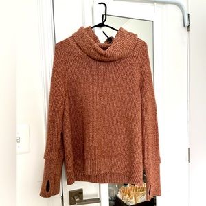 Pullover sweater